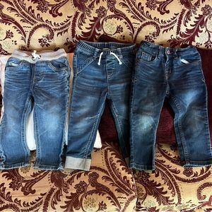 Set of 3 jeans for boy size 18M. Used from cat & jack.